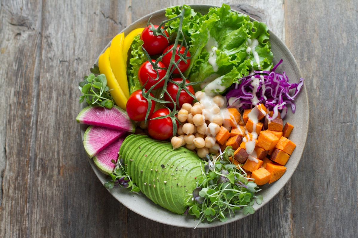 Plato de ensalada detox